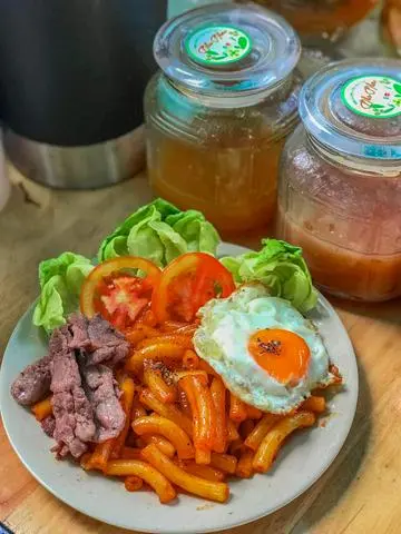 Hình ảnh NUI XÀO + BÒ LÚC LẮC + TRỨNG ỐP LA + CẢI NGỌT XÀO TỎI
