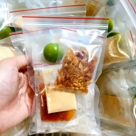 Hình ảnh Bánh tráng dẻo sợi muối béo sate dầu tỏi Gà Giòn