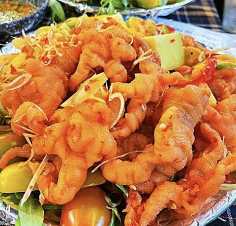 Hình ảnh Chân gà sốt thái rút xương