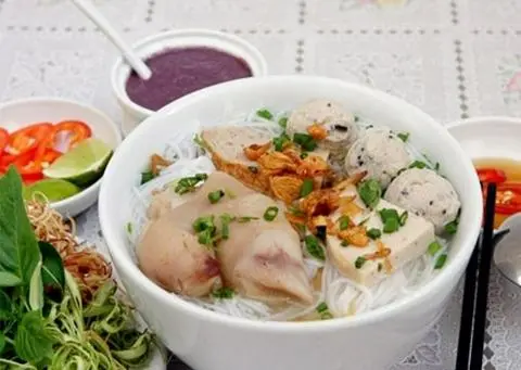 Hình ảnh Bún Mọc Giò + Dụng Cụ Ăn Uống