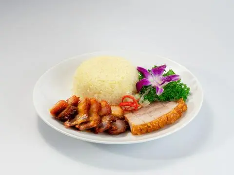 Hình ảnh Cơm Chiên Heo Quay Xá Xíu+ Canh soup + Tăng ly tra tắc