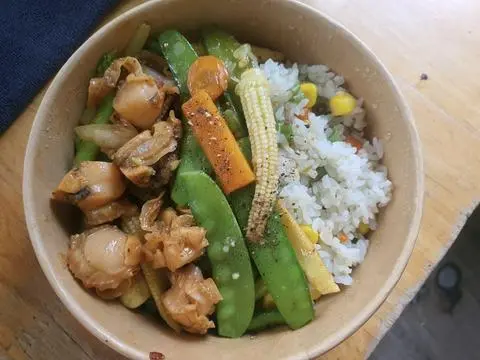 Hình ảnh Cơm sò điệp xào rau củ