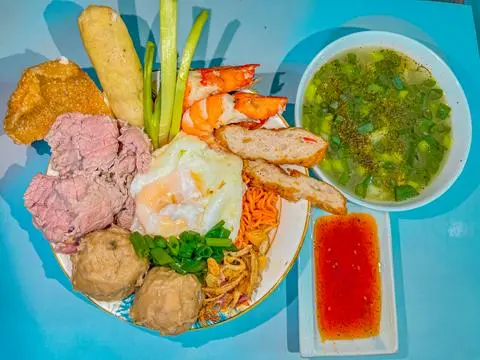 Hình ảnh Mì trộn đặc biệt
