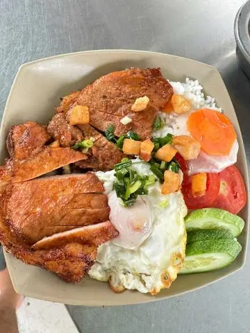 Hình ảnh Cơm tấm sườn & ức gà file + canh rong biển