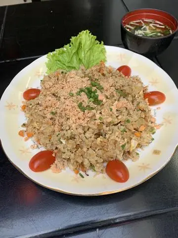 Hình ảnh Sake Chahan ( kèm 1 súp miso)