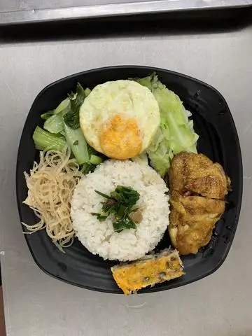Hình ảnh Cơm Gà Đầy Đủ