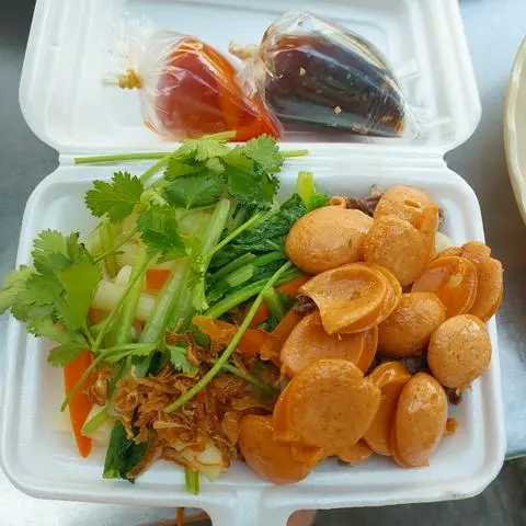 Hình ảnh mì ý xào xuc xích +trứng