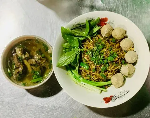 Hình ảnh Mì tươi nạm gân