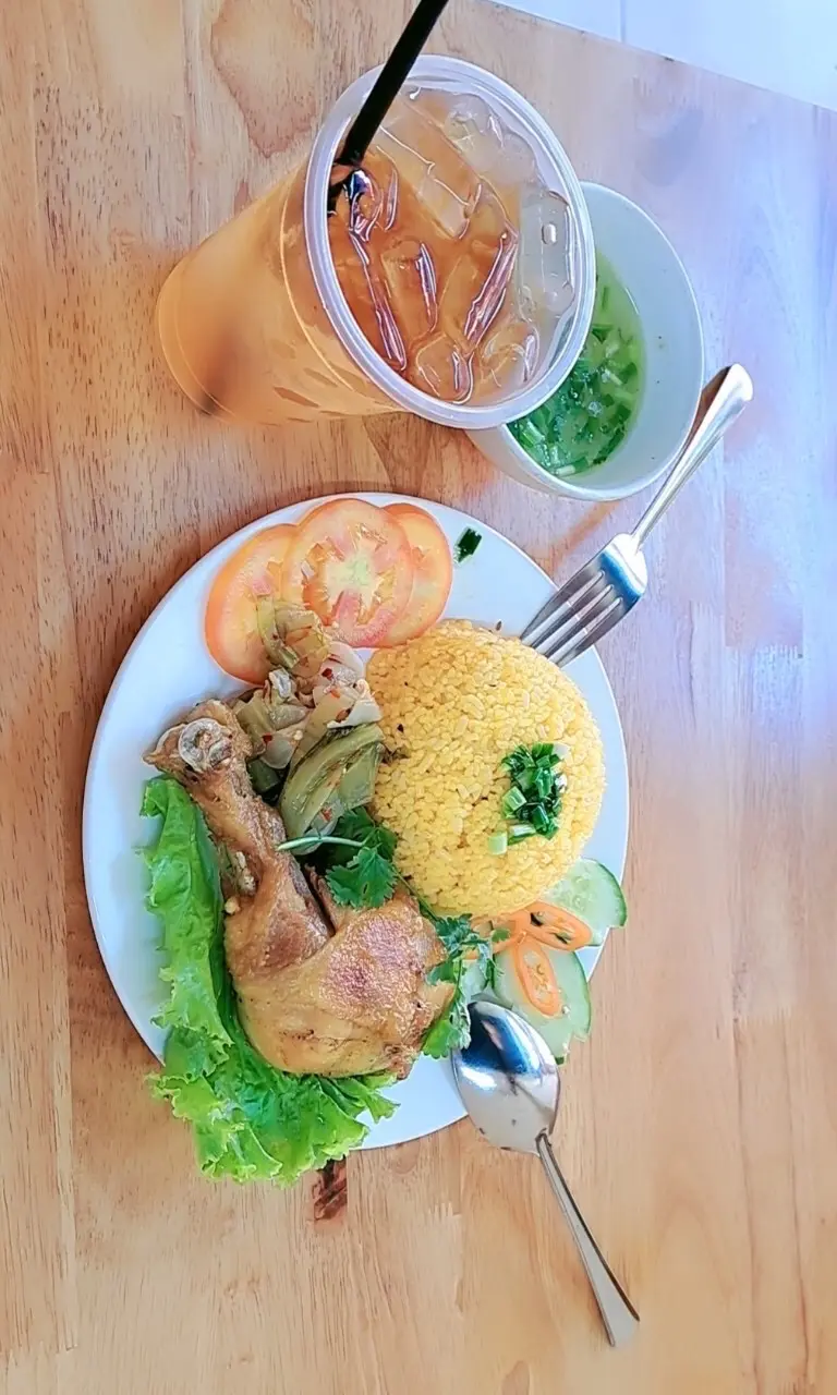 Hình ảnh Cơm gà xối mỡ
