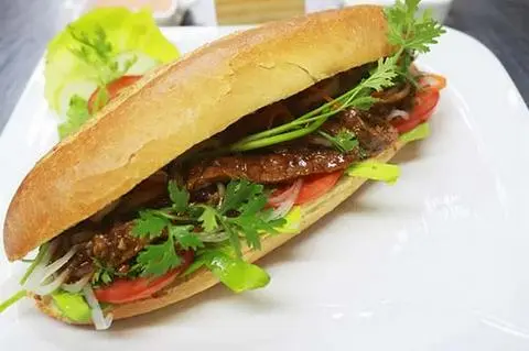 Hình ảnh Bánh mì thịt xông khói 