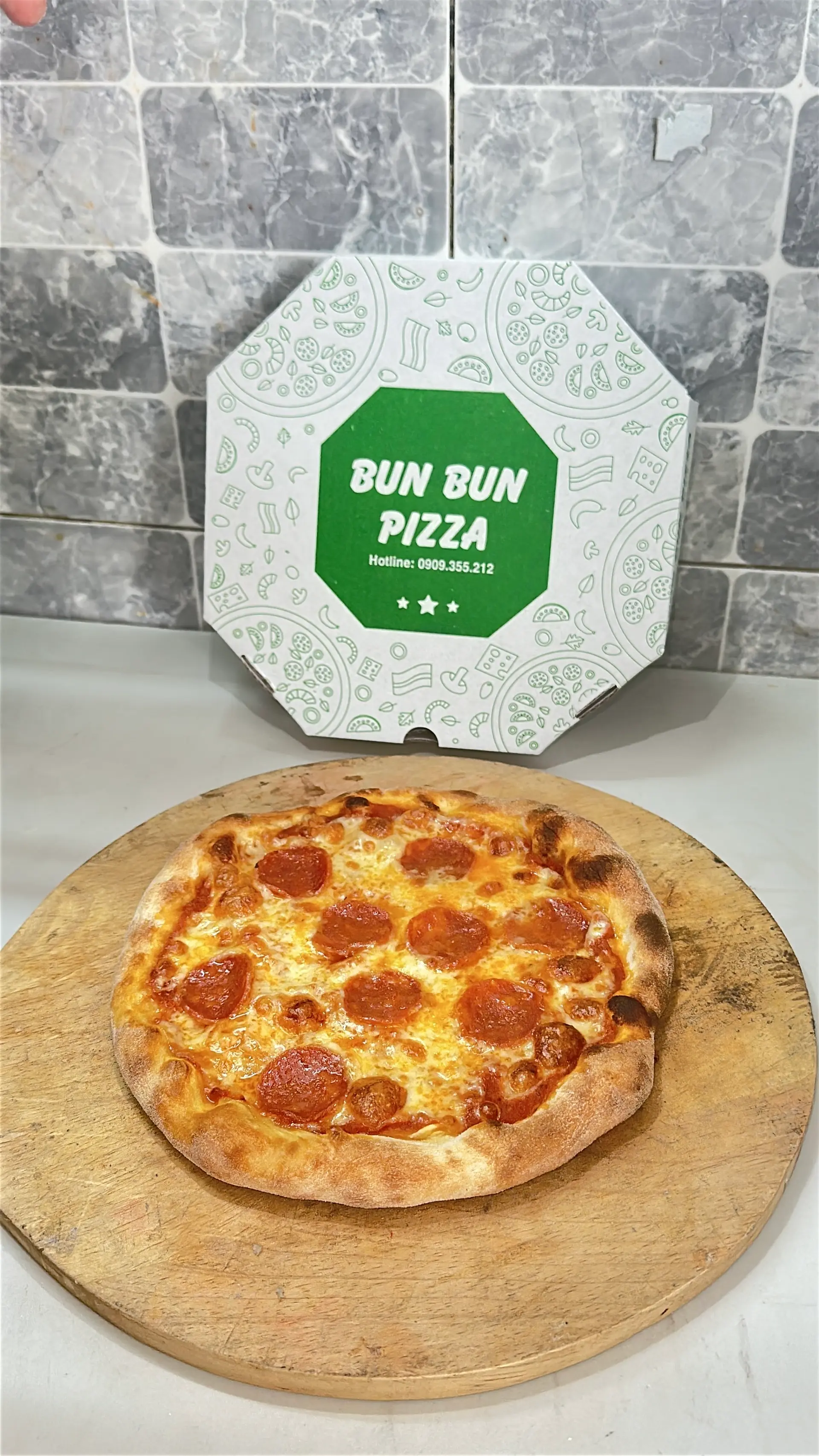 Hình ảnh Pizza tươi. xúc xích  xông khói.20cm