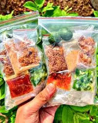 Hình ảnh Bánh Tráng Tự Trộn Có Tóp Mỡ