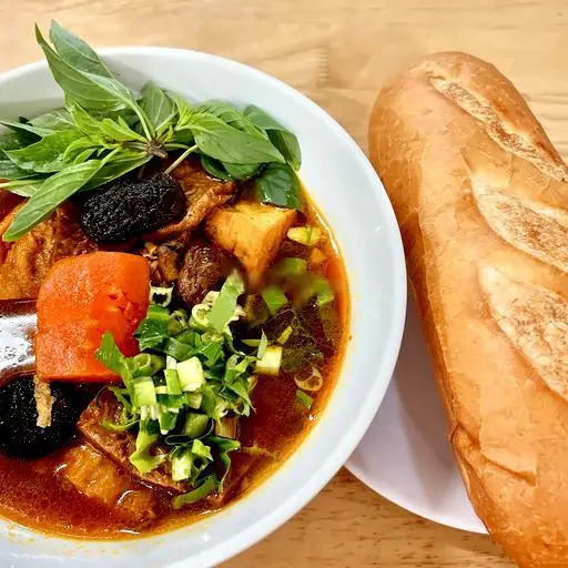 Hình ảnh Bò kho bánh mì