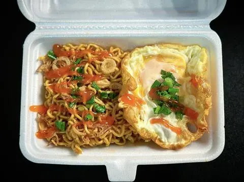 Hình ảnh Mì Trộn + Trứng Ốp La