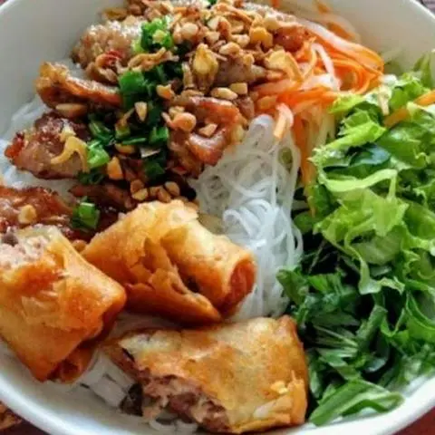 Hình ảnh Grilled Beef,Fried Pringroll with Noodle Salad (Bún Thịt Nướng, Chả Giò)