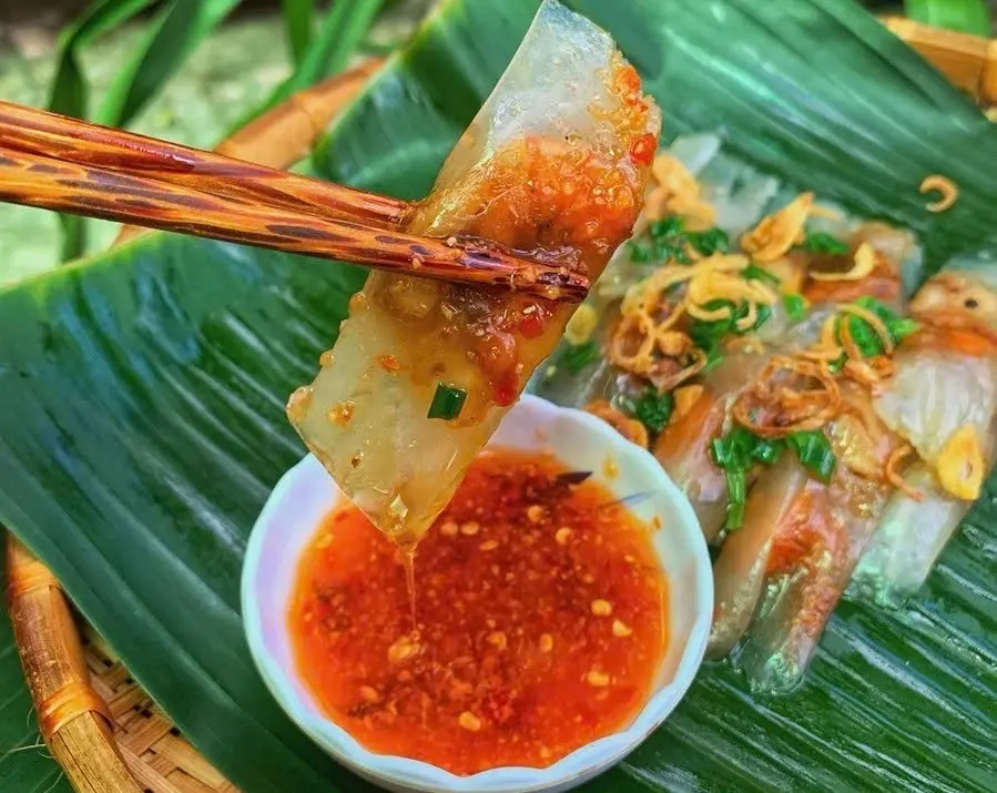 Hình ảnh Bánh lọc lá hành phi nước mắm đặc biệt hấp chín
