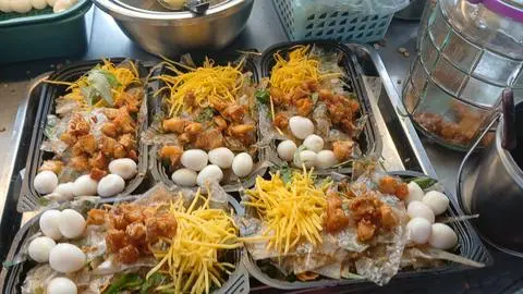 Hình ảnh bánh trán mỡ hành tóp mỡ trứng cút