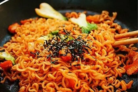 Hình ảnh Mì cay khô thập cẩm
