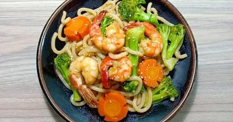 Hình ảnh mì ý tôm xào bông cải 