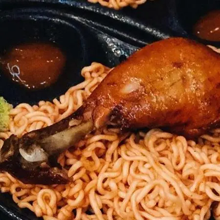 Hình ảnh mì gói xào đùi tỏi chiên giòn
