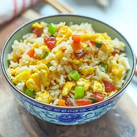 Hình ảnh Cơm dương châu thêm