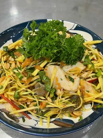 Hình ảnh Gỏi xoài ốc gai 