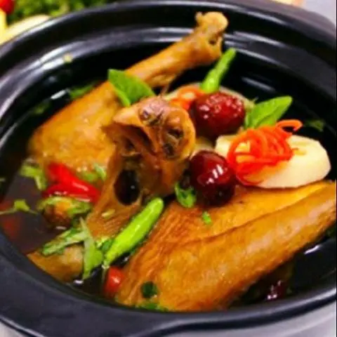 Hình ảnh Gà tre tiềm ớt hiểm