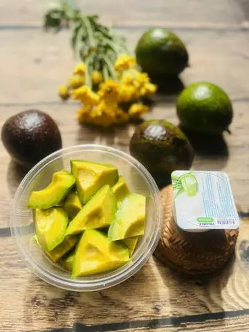 Hình ảnh Bơ Chín (600-700g) + 1 Hộp Sữa Chua