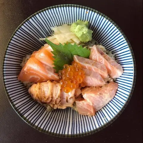 Hình ảnh 29》Deluxe Salmon Ikura Don (Cơm Thố Sushi Cá Hồi Đặc biệt)