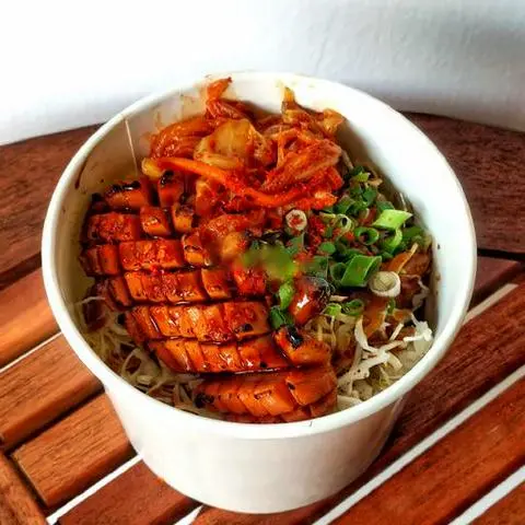 Hình ảnh Cup cơm xúc xích nướng kimchi