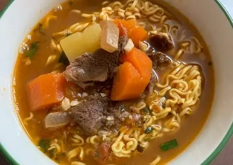 Hình ảnh Mỳ tôm xốt vang