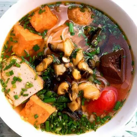 Hình ảnh Canh bún cua - ốc - chả