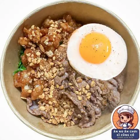 Hình ảnh Mì Trộn Bò xào + Tóp mỡ chiên giòn+ Trứng ốp la