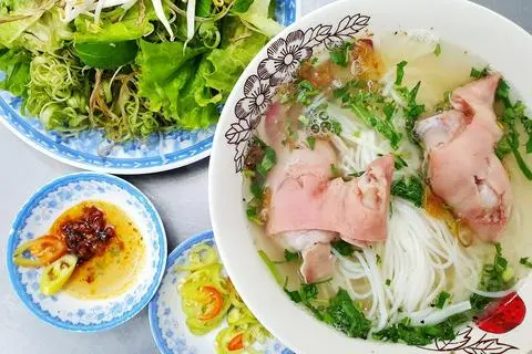 Hình ảnh Bún giò heo Củ Chi (Móng)
