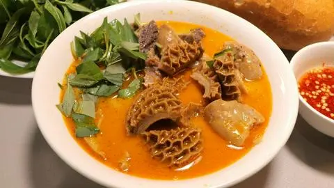Hình ảnh Chén phá lấu lớn (chưa có bánh mì)