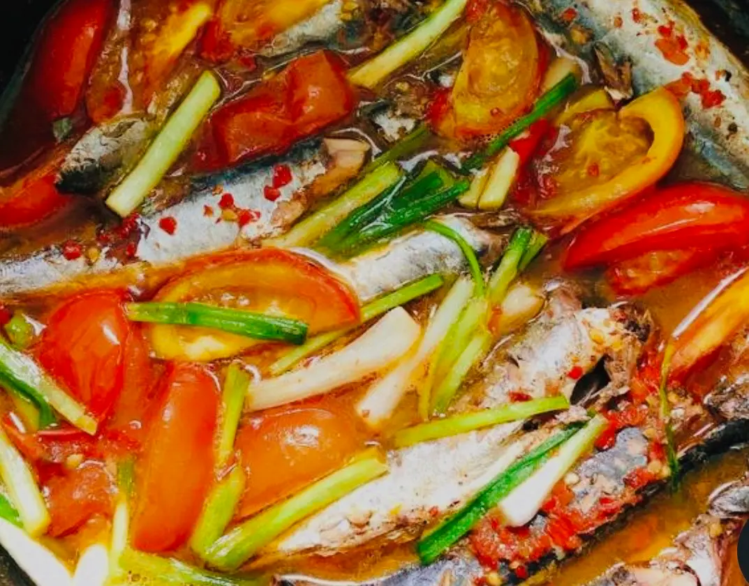 Hình ảnh Cơm Cá Nục Kho Cà