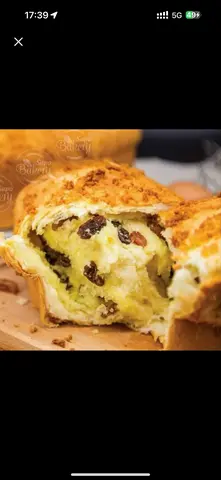 Hình ảnh Bánh mì hoa cúc nho sữa dừa