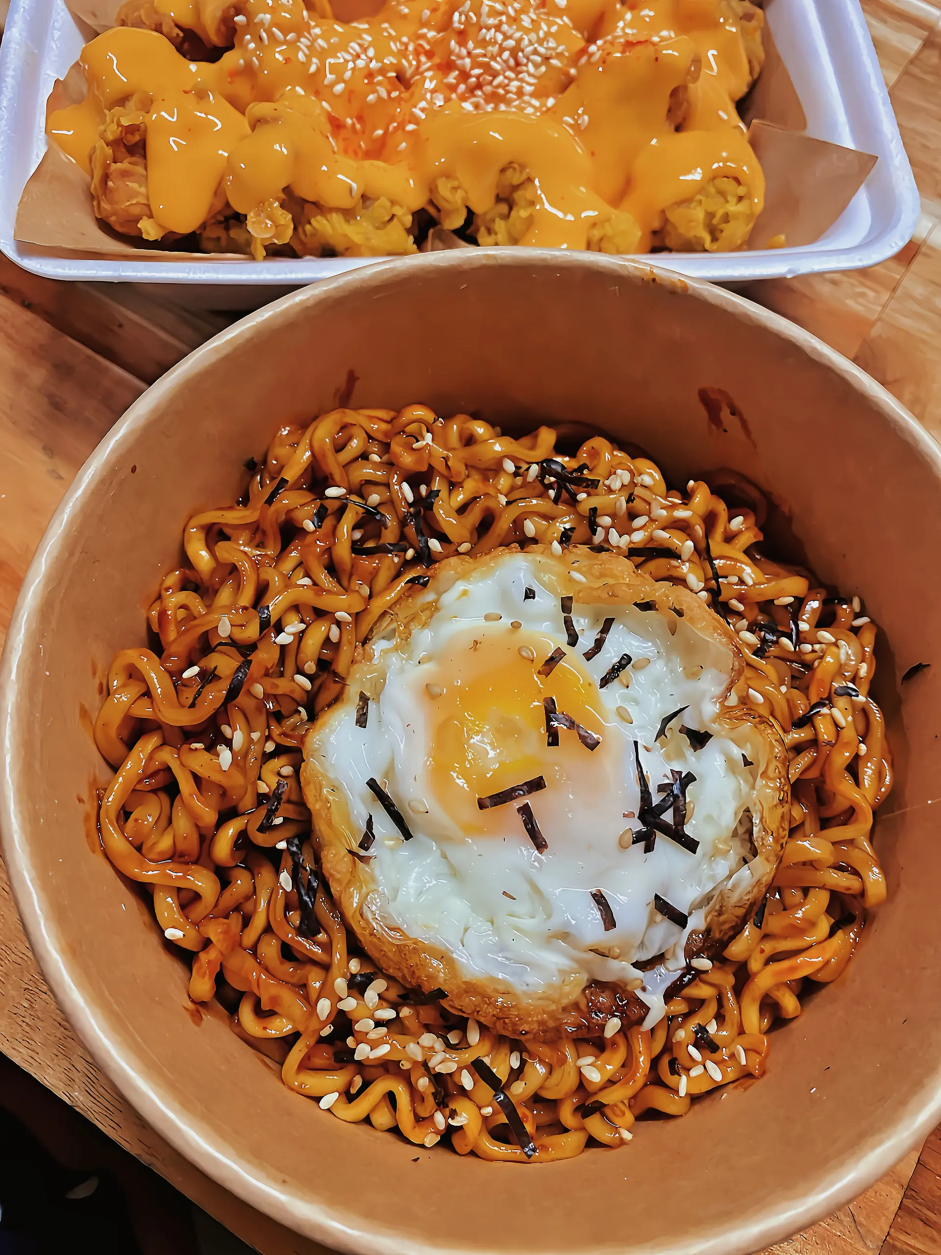 Hình ảnh Mì samyang trộn kèm trứng