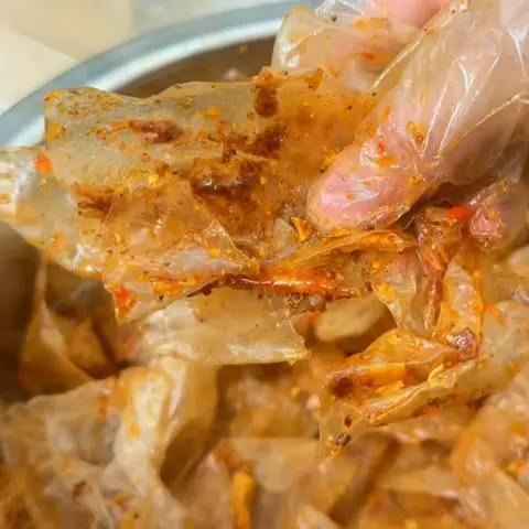 Hình ảnh Bánh tráng muối vô tri ( muối bò)
