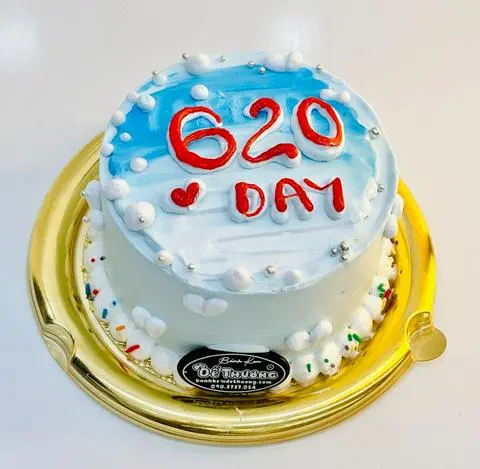 Hình ảnh bánh kem mini màu xanh kỉ niệm 620 day