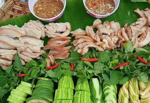Hình ảnh Rau Sống Tai Heo (Tự Cuốn)