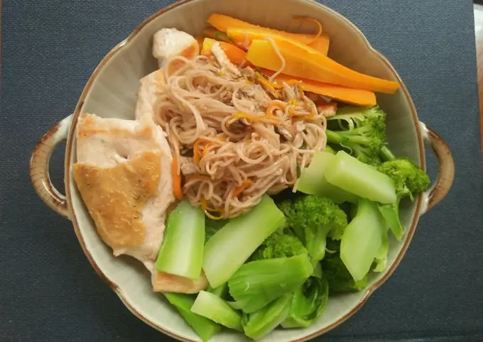 Hình ảnh Mì Trộn Gà Luộc