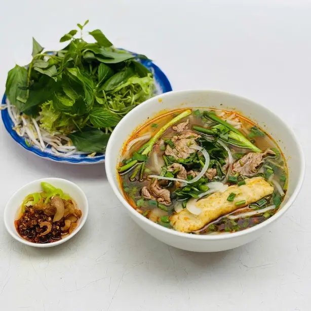 Hình ảnh Bún bò tái chả