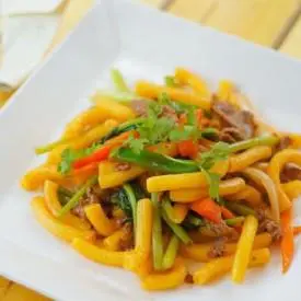 Hình ảnh Nui xào gà chiên