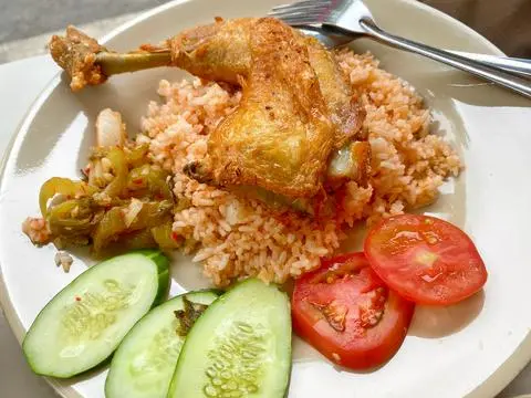 Hình ảnh Cơm gà góc tư đùi (gà ta)