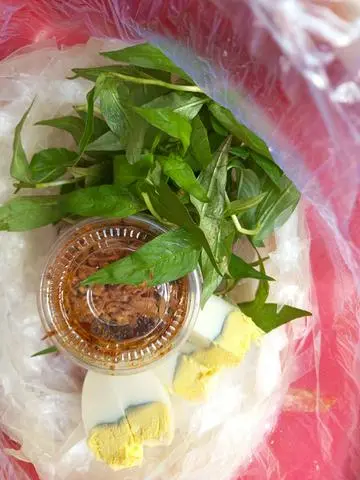 Hình ảnh Bánh Tráng Chấm Trứng Gà