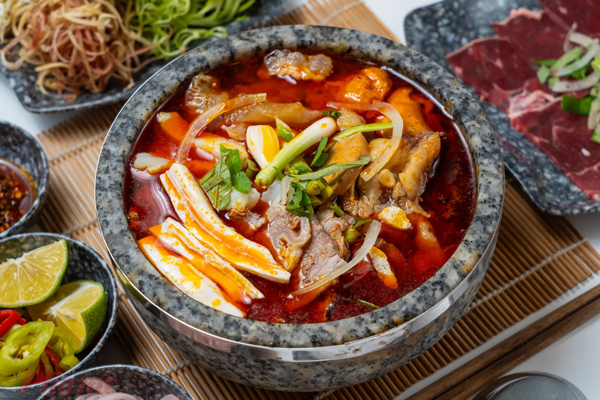Hình ảnh MÌ BÒ HUẾ BẮP BÒ TÔ VỪA