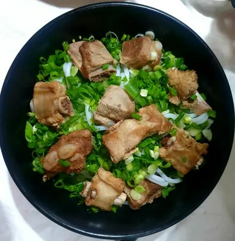 Hình ảnh BÚN NƯỚC MUỐI ỚT SUÒN SỤN NON
