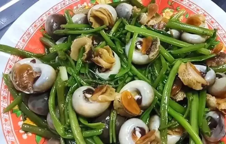 Hình ảnh Ốc mỡ xào rau muống