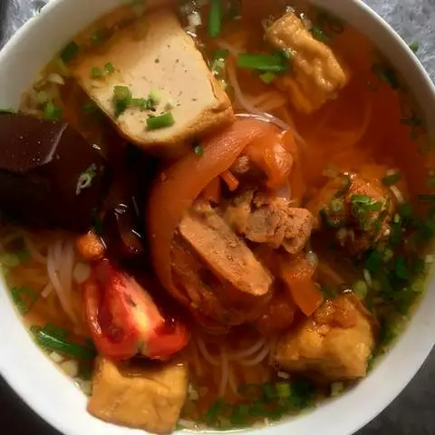 Hình ảnh Canh bún cua - giò - chả
